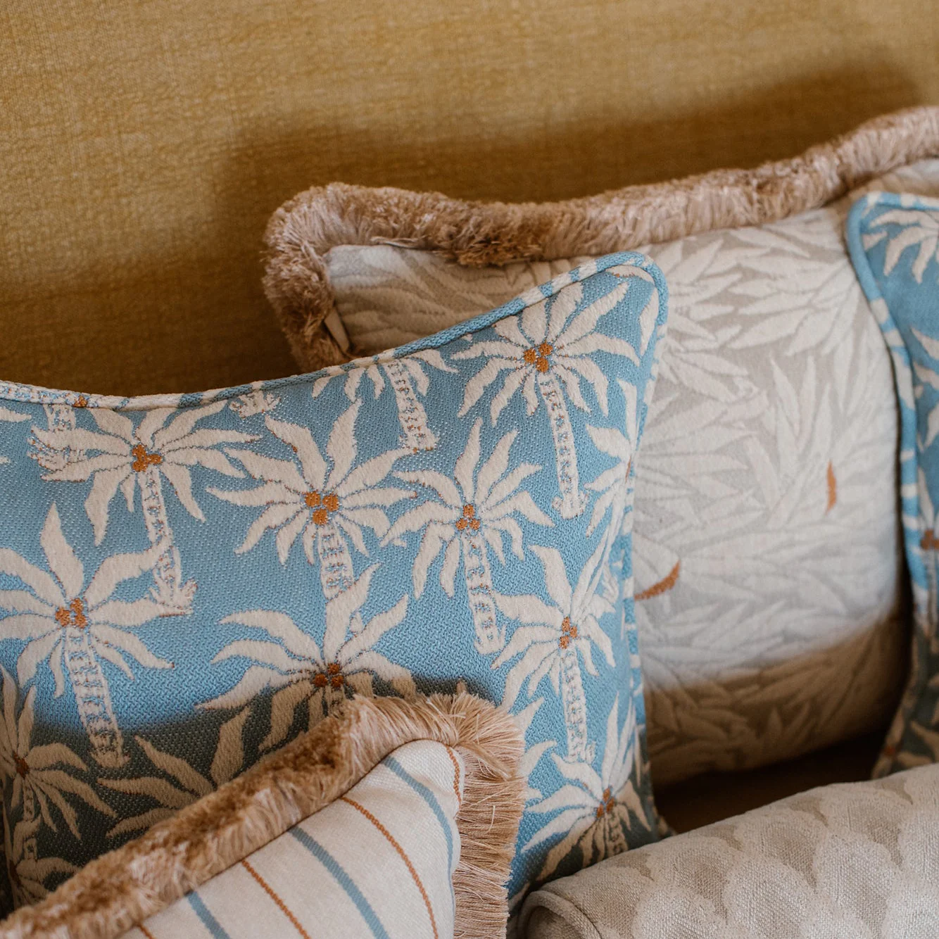 Cushion Laura Ice & Ecru - Image 9