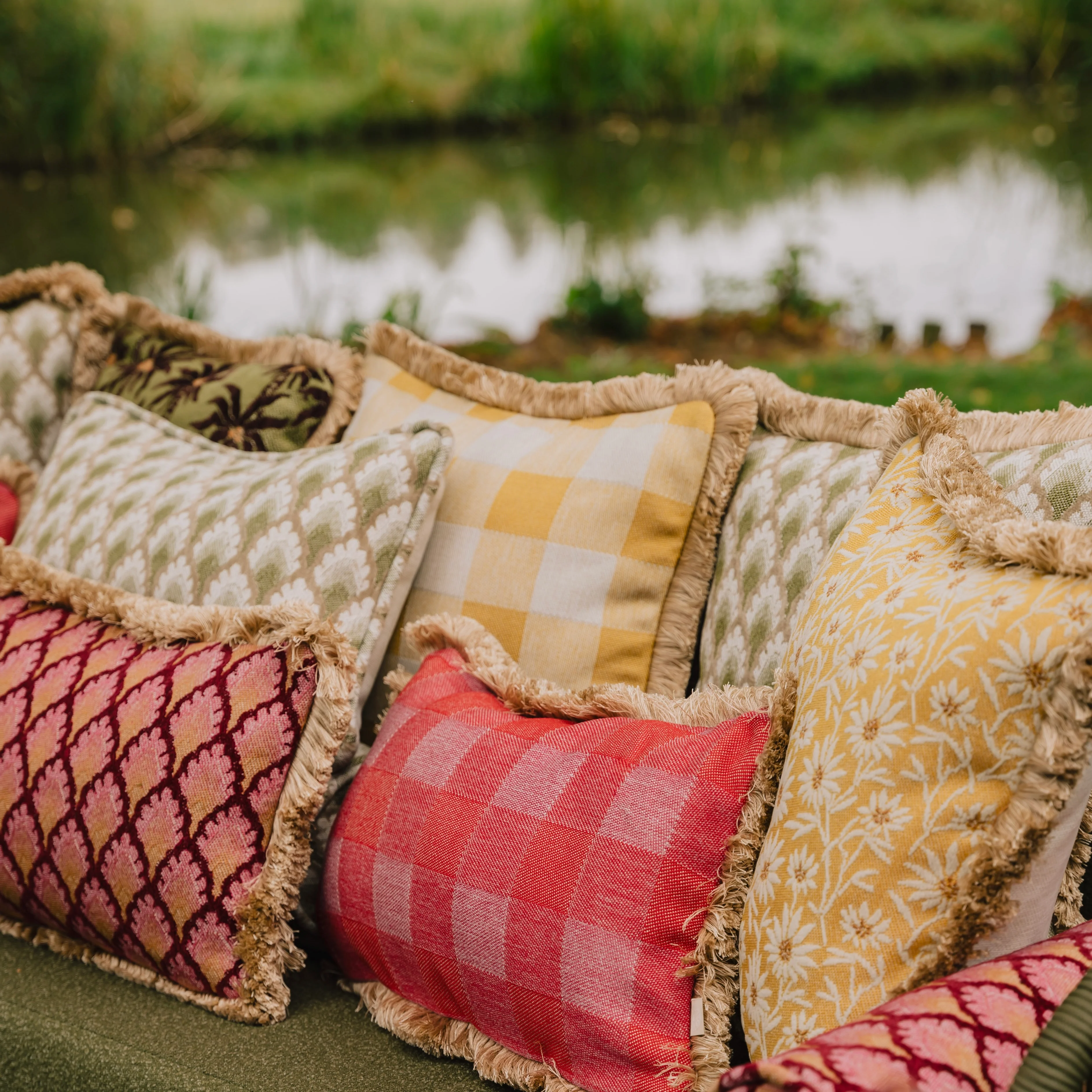 Cushion Mako Sunflower & Ecru - Image 5