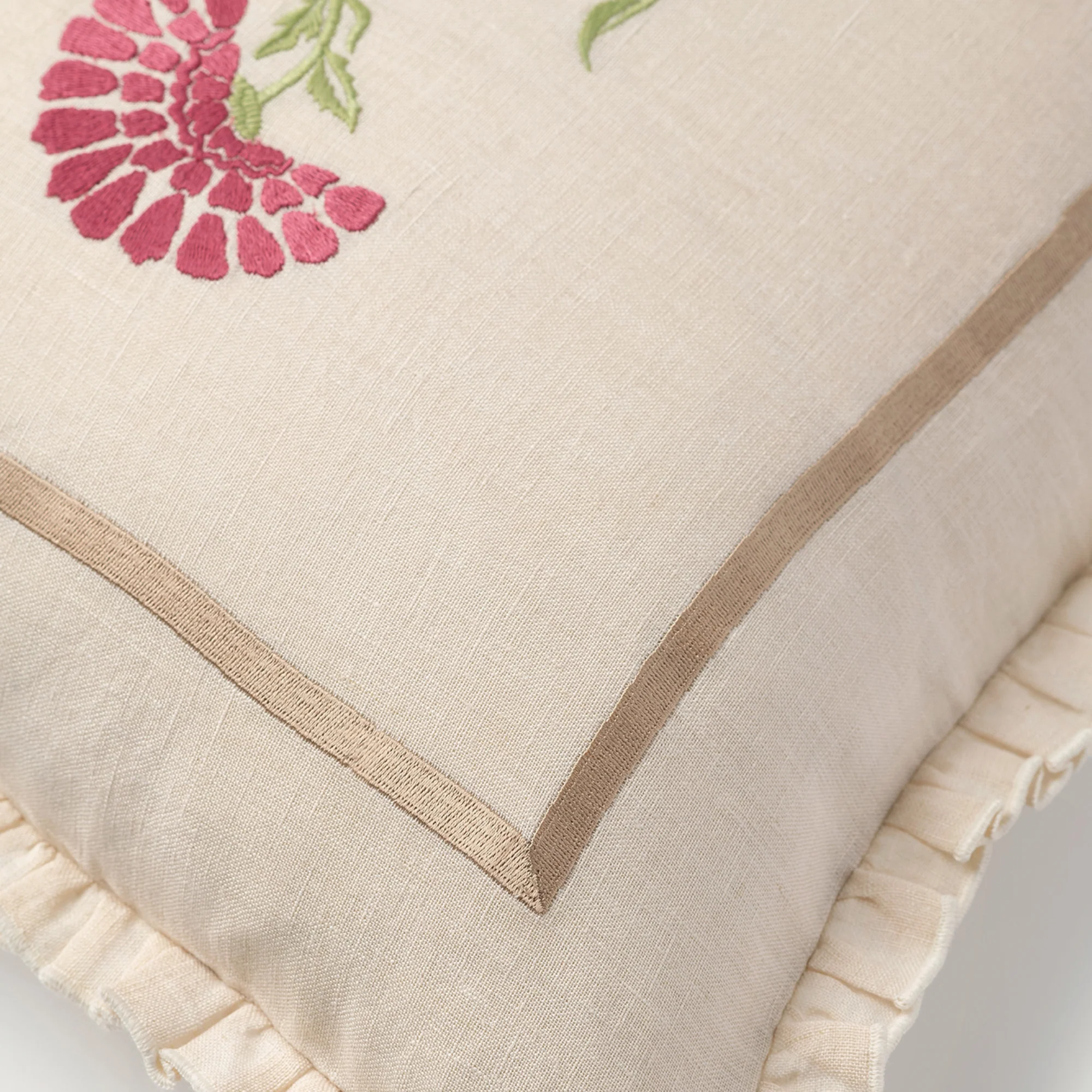 Cushion Carry Orchid & Ecru - Image 3