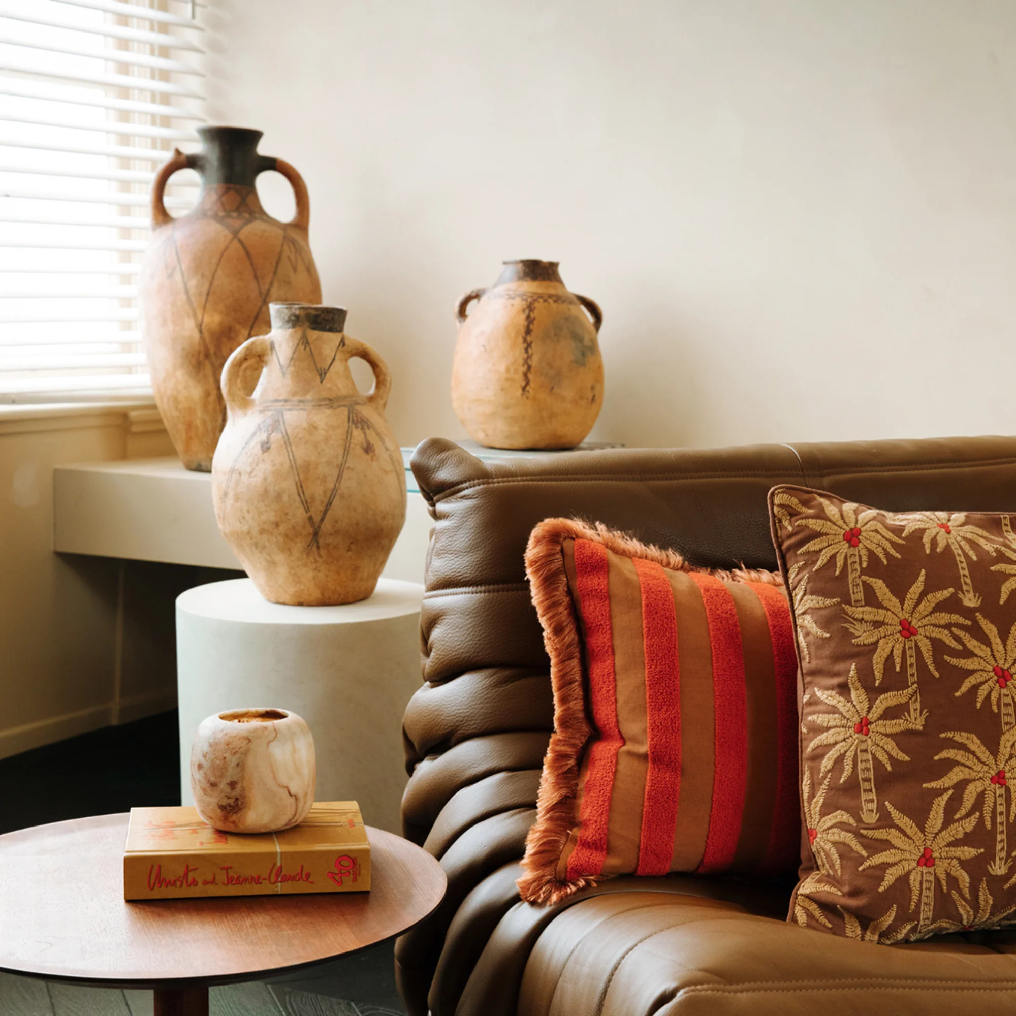 Cushion Jackie Coral & Caramel - Image 7