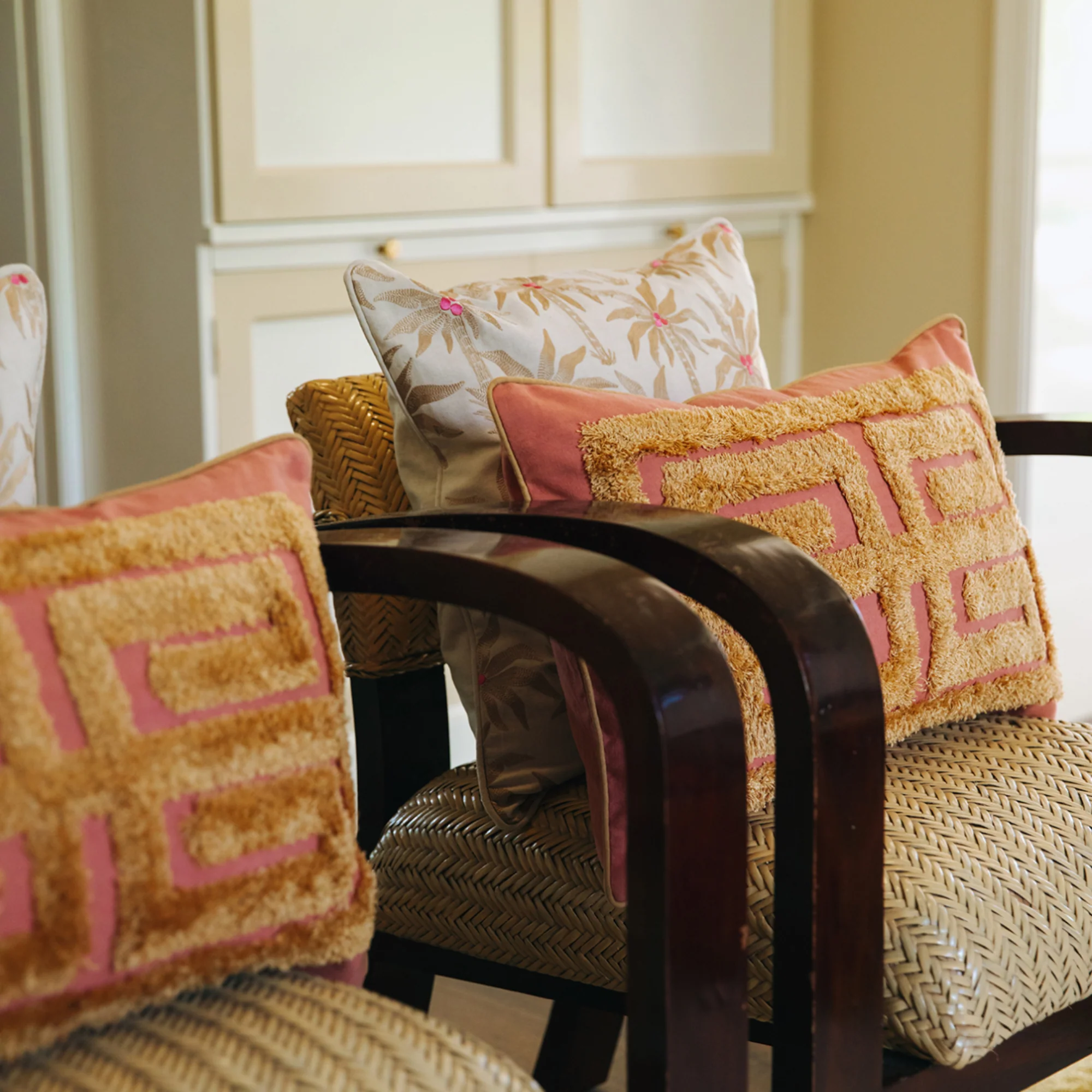 Cushion Laura Sand & Ecru - Image 5