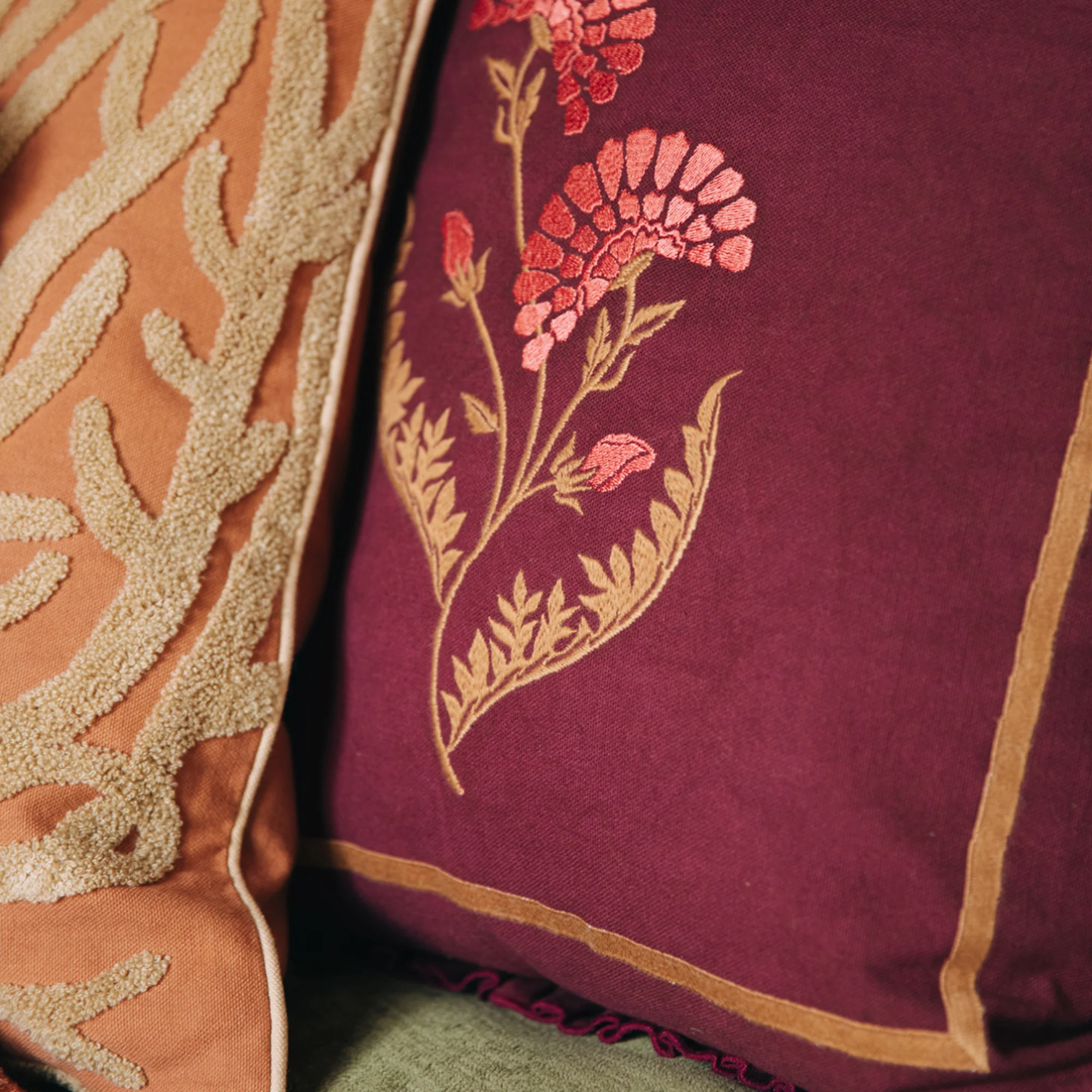 Cushion Carry Burgundy & Caramel - Image 2