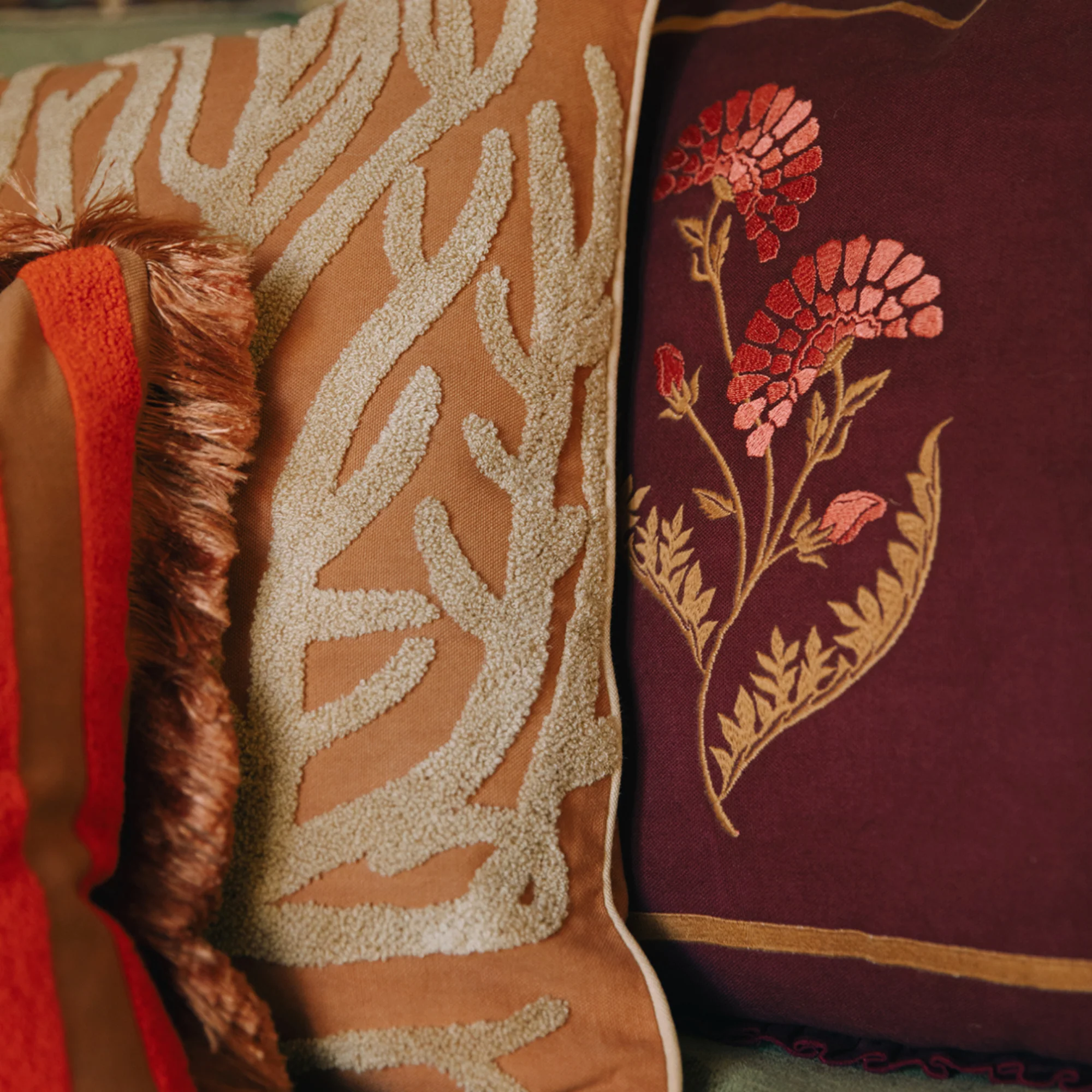 Cushion Carry Burgundy & Caramel - Image 5