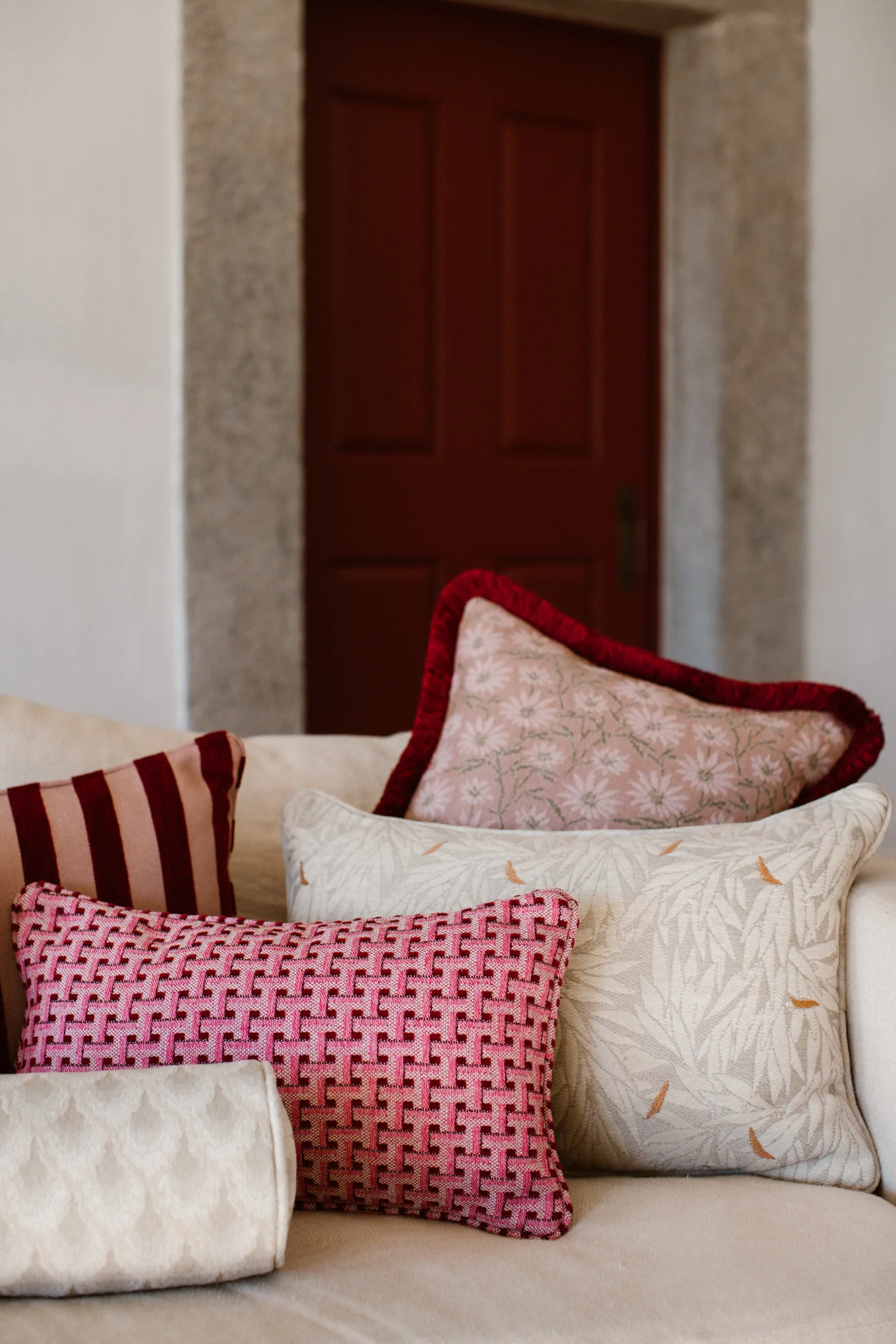 Double sided cushion Laura Moss & Caramel x Janis Bordeaux & Pink - Image 3