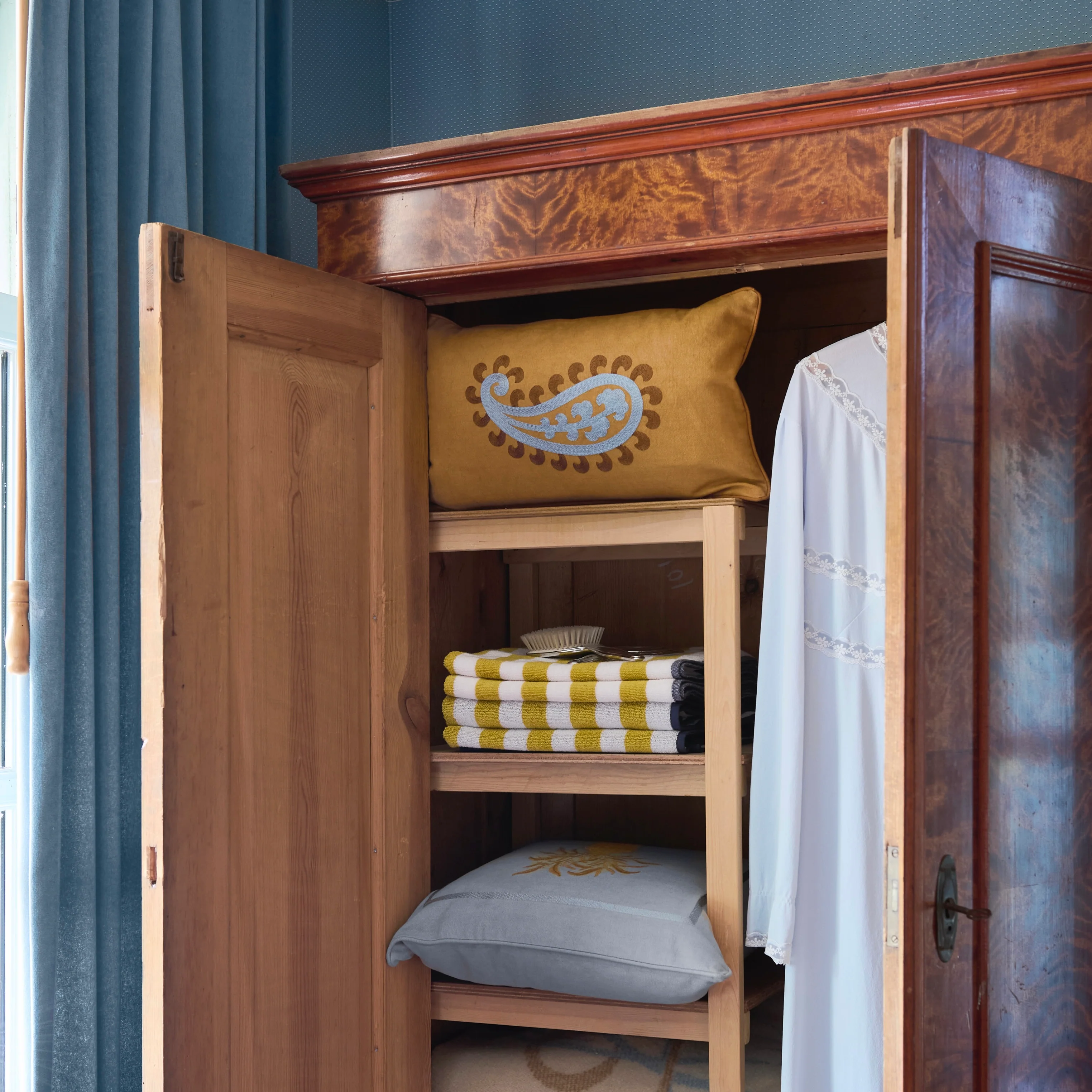 Double sided cushion Siena Raffia & Smokey Blue - Image 6